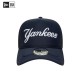 Gorra de camionero ajustable con marco en forma de A 9FORTY de los New York Yankees MLB Script Navy 60691182 I NEW ERA OFICIAL 